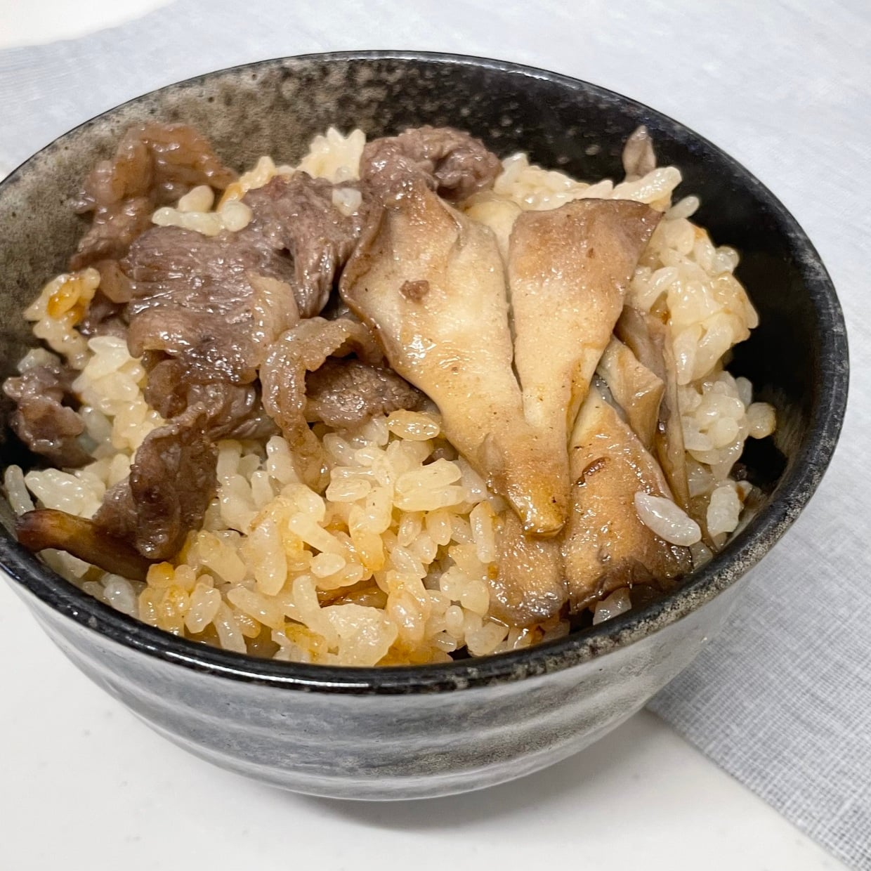  旬の「舞茸」と牛肉でごちそうご飯！甘辛い照り焼き味が食欲そそる、ボリューム満点の秋レシピ 