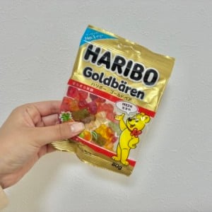 「下から開けてみて」「たった10秒」「差し込めるの？」ハリボーのグミが飛び出ない【賢いしまい方】