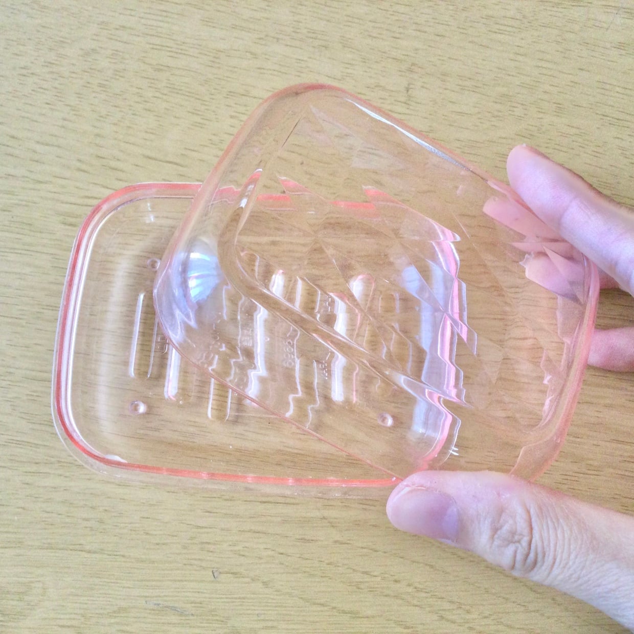 引き出しに眠っている「石けんケース」に石けん以外を入れてみた結果…「手のひらサイズでちょうどいい！」