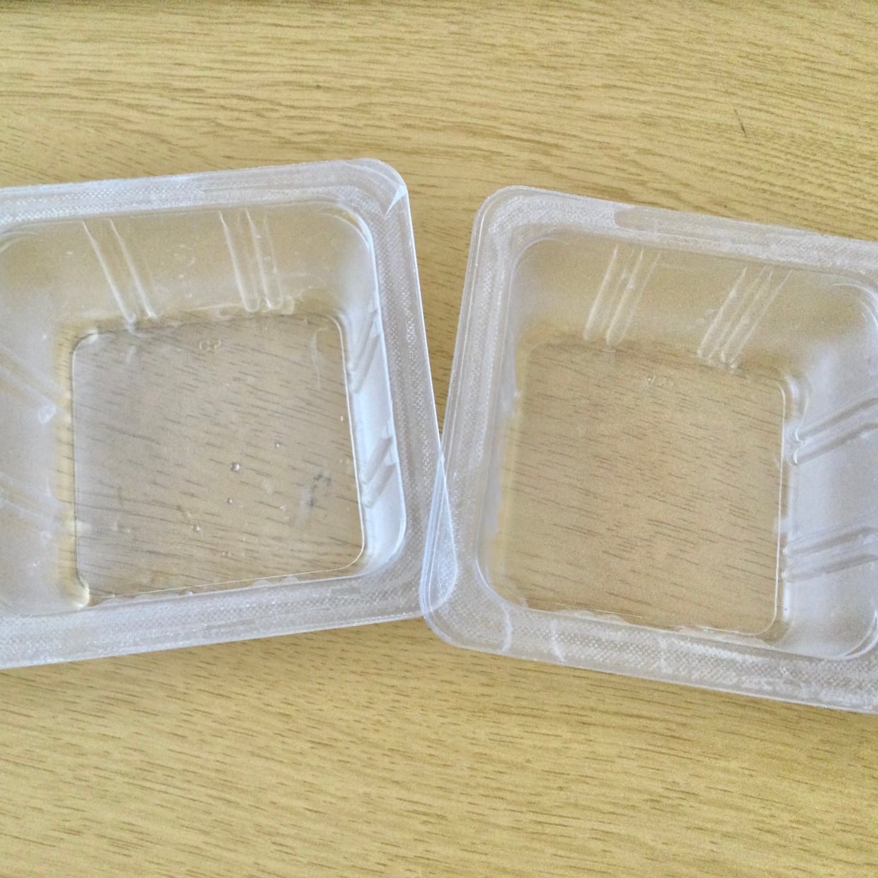  専用の仕切り収納を買わなくて良かった。サイズ感が手ごろで扱いやすい「豆腐の空き容器」の活用術 