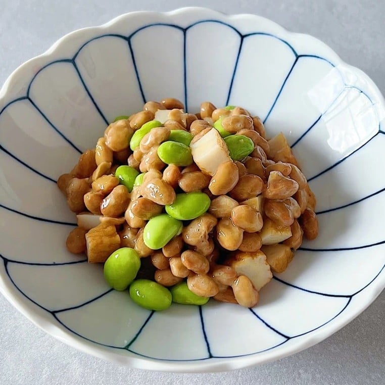  朝「納豆」に2つ混ぜるだけ！たんぱく質がたっぷりとれる健康レシピ｜発酵食品マイスターが解説 