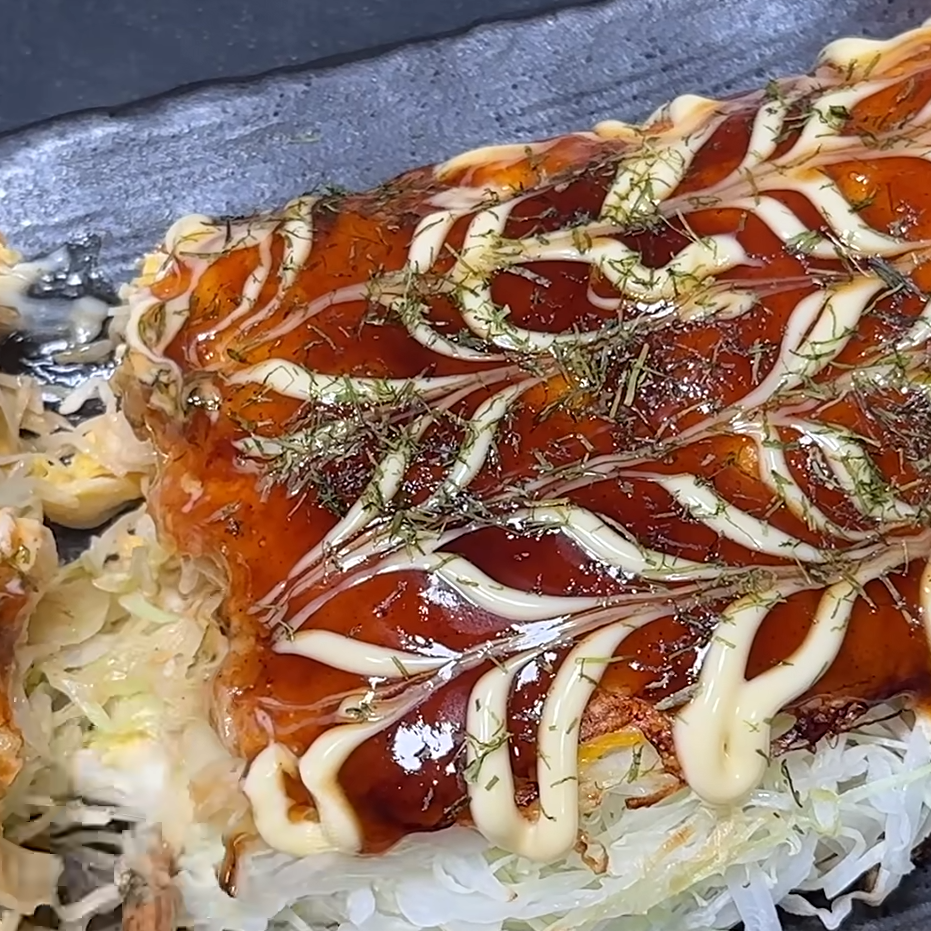 余った「キャベツ」があったら作って！チーズと卵で香ばしく焼く、箸が止まらない絶品おかず