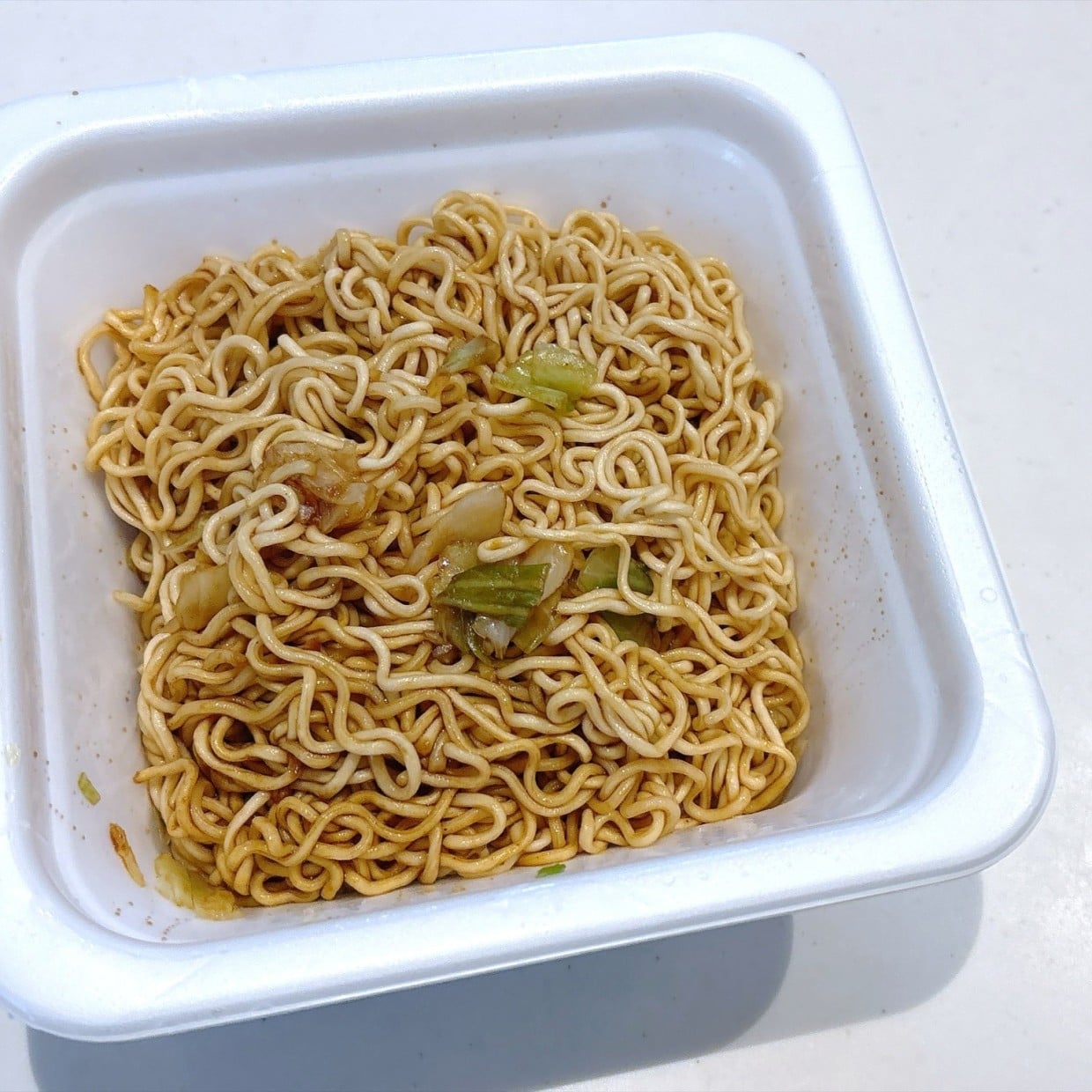 ソース味に飽きた人、集合。「カップ焼きそば」に黒こしょうを振るだけの簡単味変「うまい！」