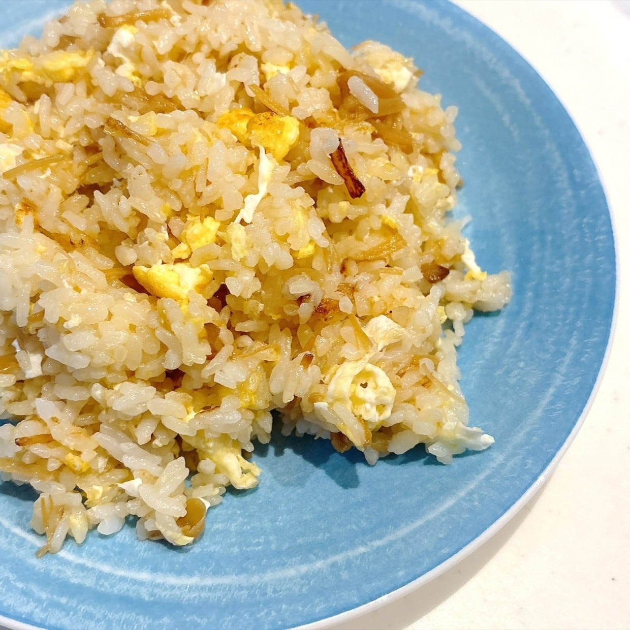 「娘から好評！」ちょっと意外な具材を「大さじ1」入れるだけで和風な仕上がりに！【チャーハンアレンジ】