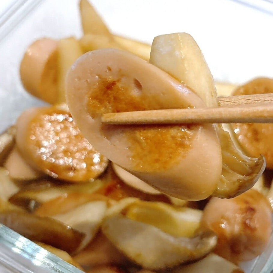 【魚肉ソーセージが冷蔵庫にあったら作って！】バター醤油がたまらない「ごはんに合う」「3分で!?」