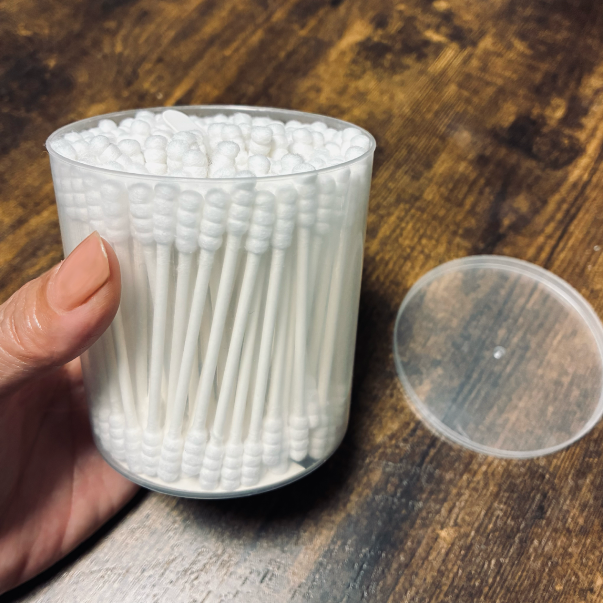  次は捨てないよ。「綿棒の空き容器」に入れたら正解でした！中身が見えてすっきり片づく活用術【3選】 