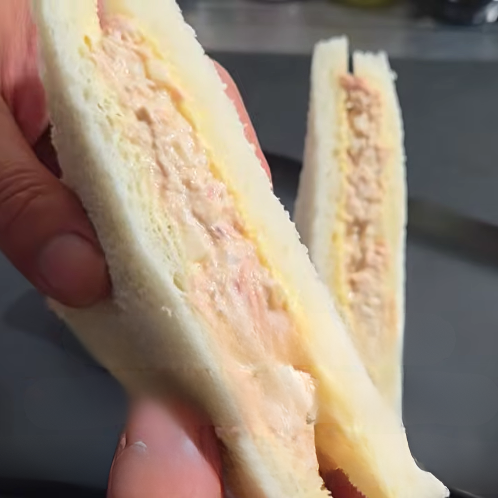  もうサンドイッチは買わないかも…！ちょい足しするだけで驚くほどおいしくなった「究極のツナサンド」 