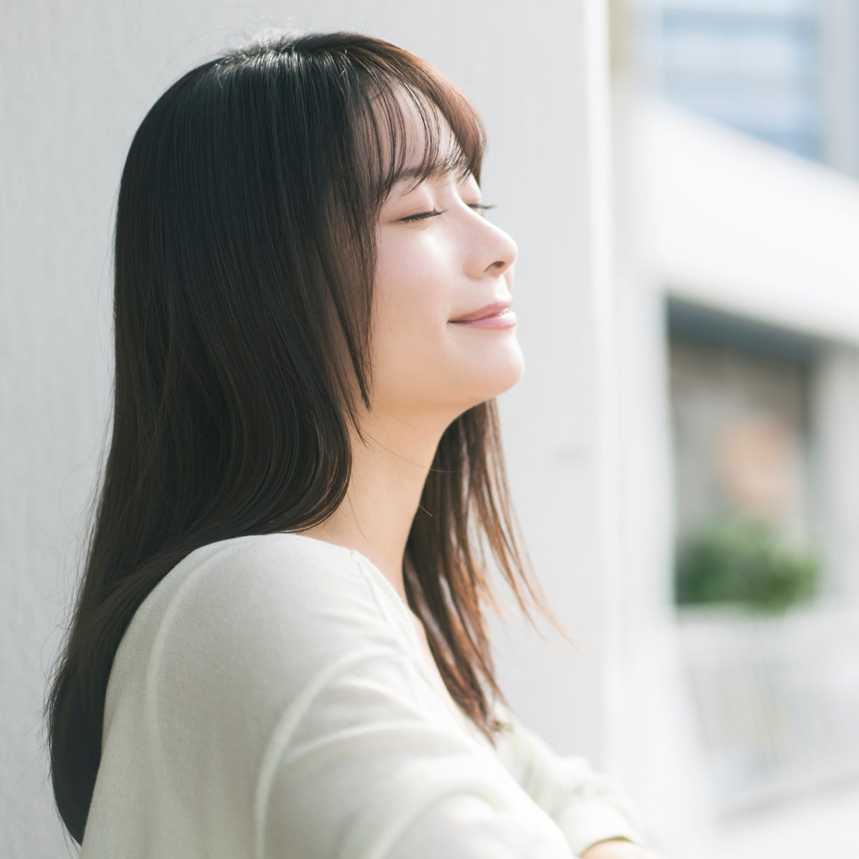 「もっと気楽に過ごしたい」幸福度が高い人が“気にしすぎないこと”3つ