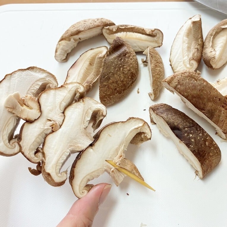 【もう、しいたけは1つずつ切らない！】一気にたくさんスライスできる「画期的」「時短！」