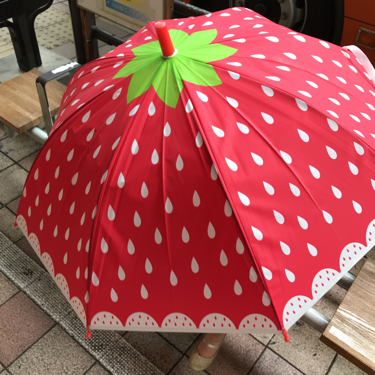 3coinsのフルーツキッズ傘が今年も登場 雨の日が楽しくなり