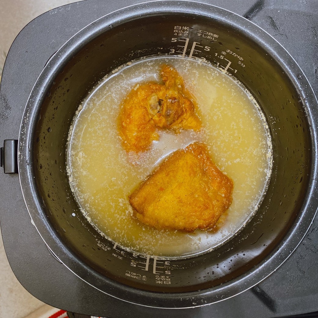 炊飯器にチキンをそのまま入れる