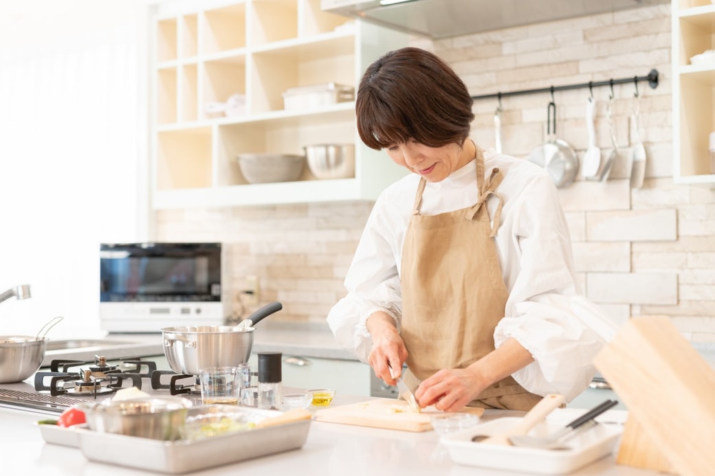 ワタナベマキさん料理中