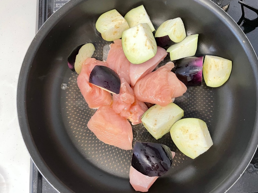 なすと鶏むね肉のピリ辛炒め