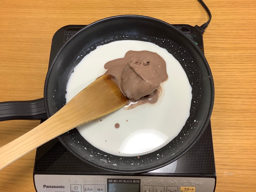 チョコレートあいすを入れる