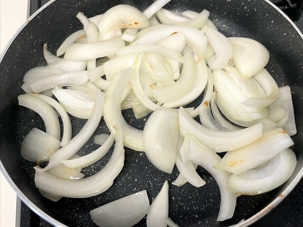 鶏モモと玉ねぎのケチャップソテー