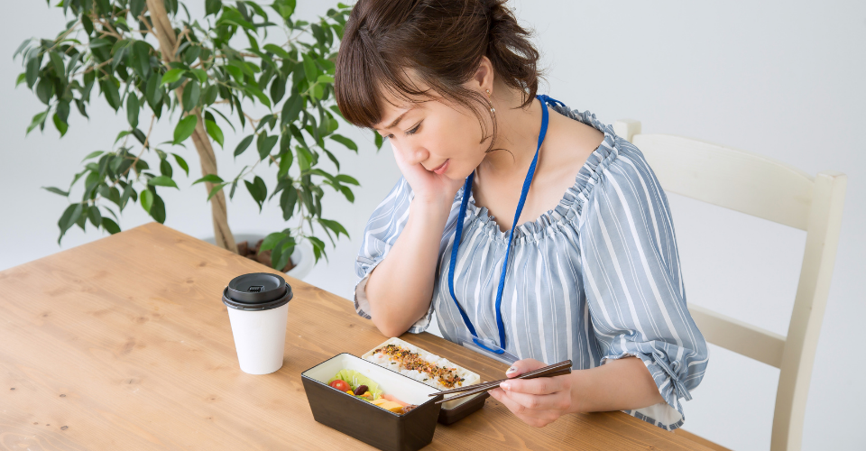 夏バテ中の女性