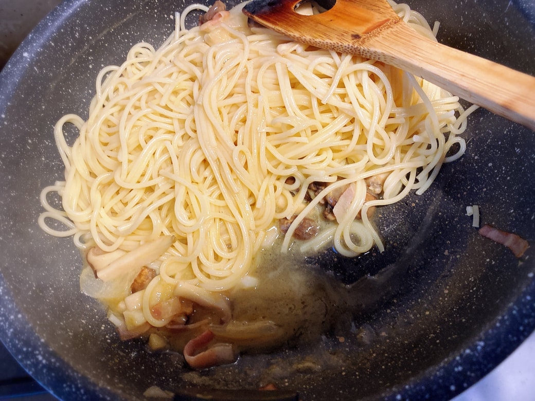 パスタを和える