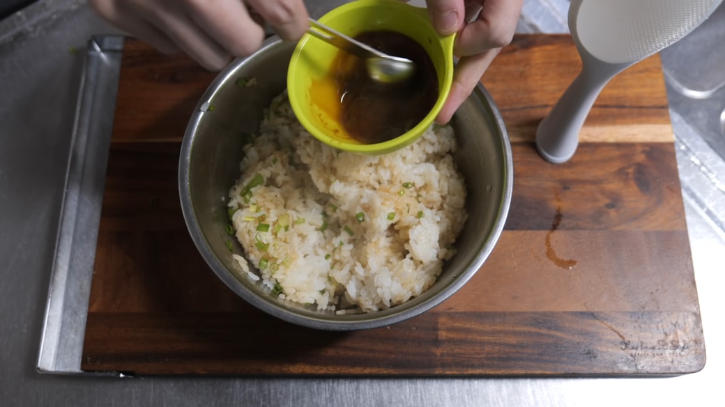 ご飯に味付け