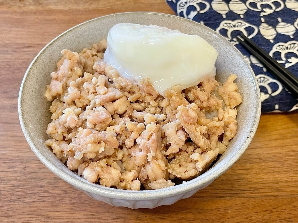 温玉鶏そぼろ丼