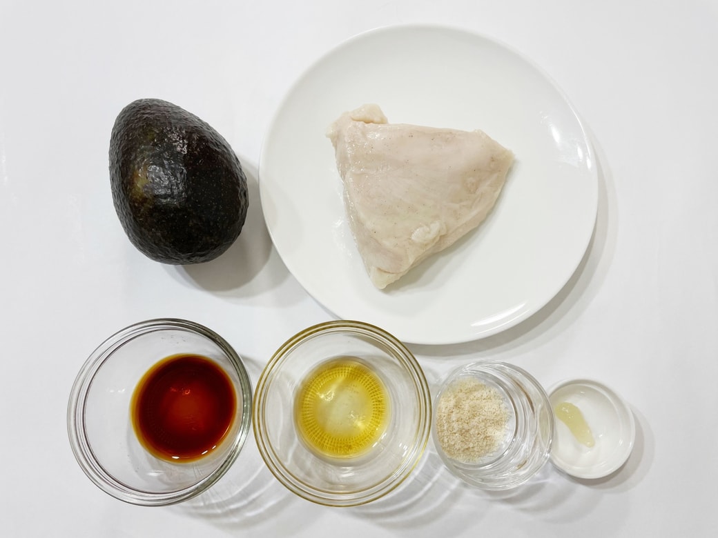 「アボカドとサラダチキンのナムル風」材料
