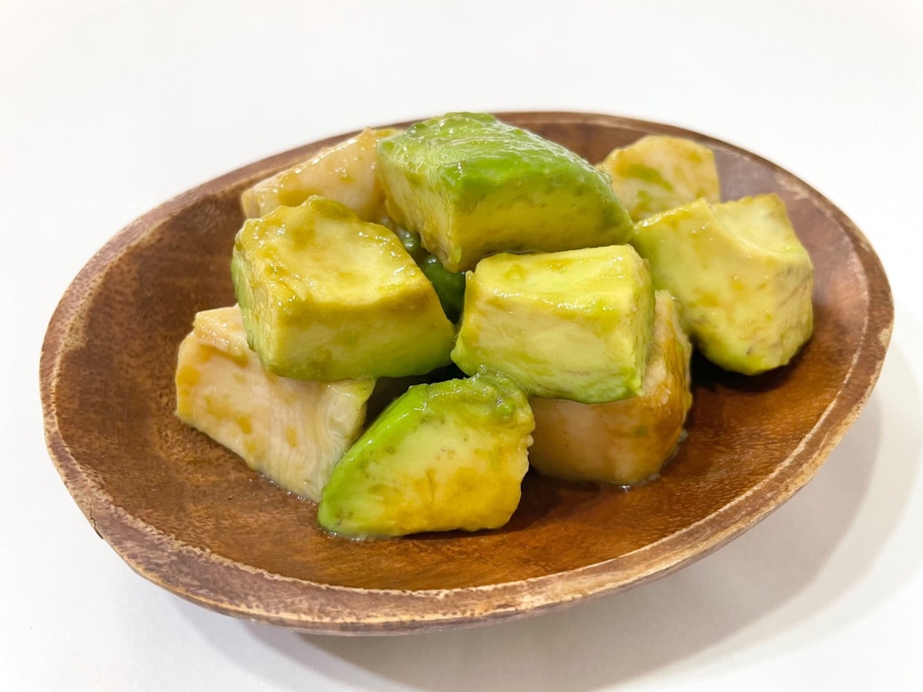 「アボカドとサラダチキンのナムル風」完成