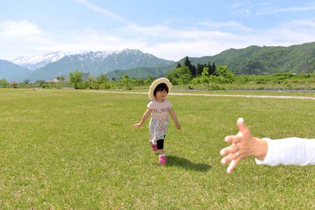 走ってくる子ども