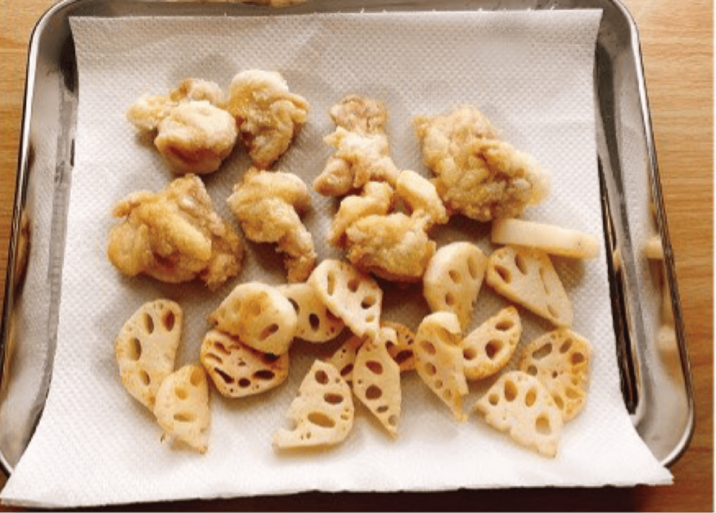 揚げ焼きにした鶏もも肉とレンコン