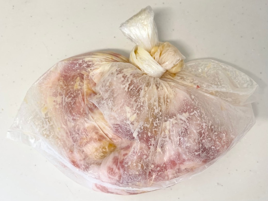 朝「豚バラ」を漬けて放置するだけ！夕食は冷蔵庫から出して焼くだけレシピ