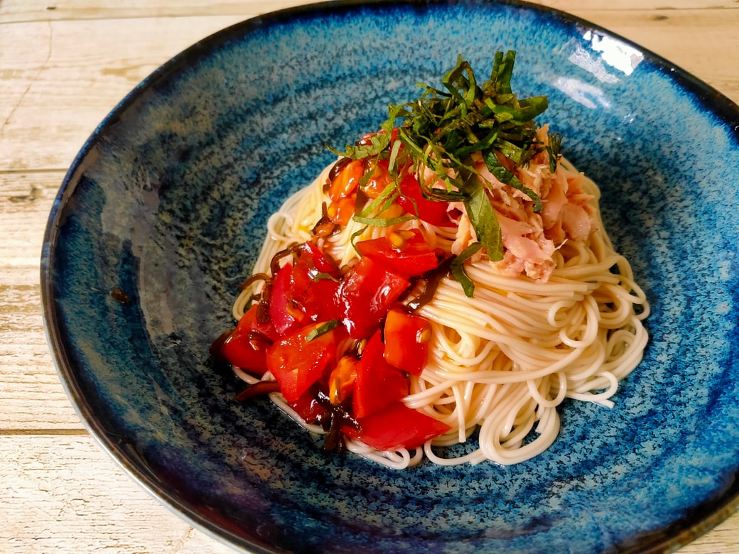 トマトと塩昆布のオイルだれ