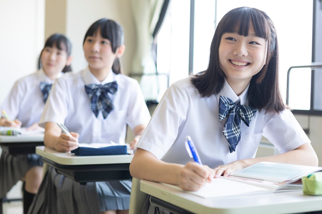 勉強する学生