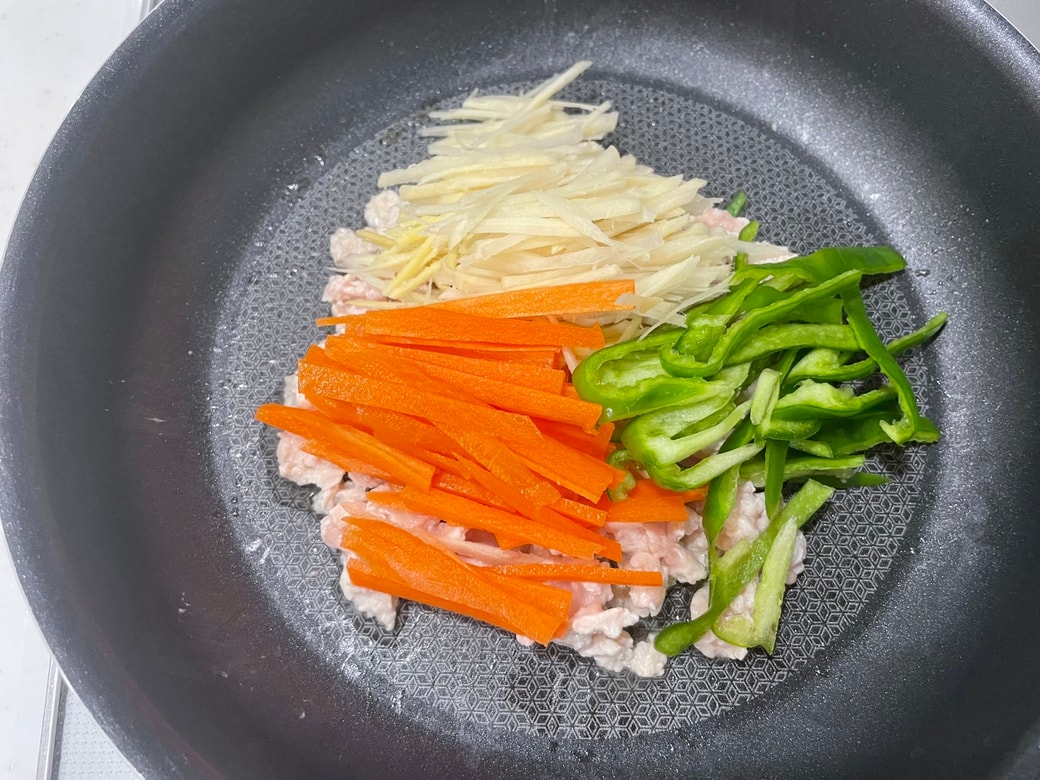 「新しょうがと野菜たっぷりおかかそぼろ」作り方2