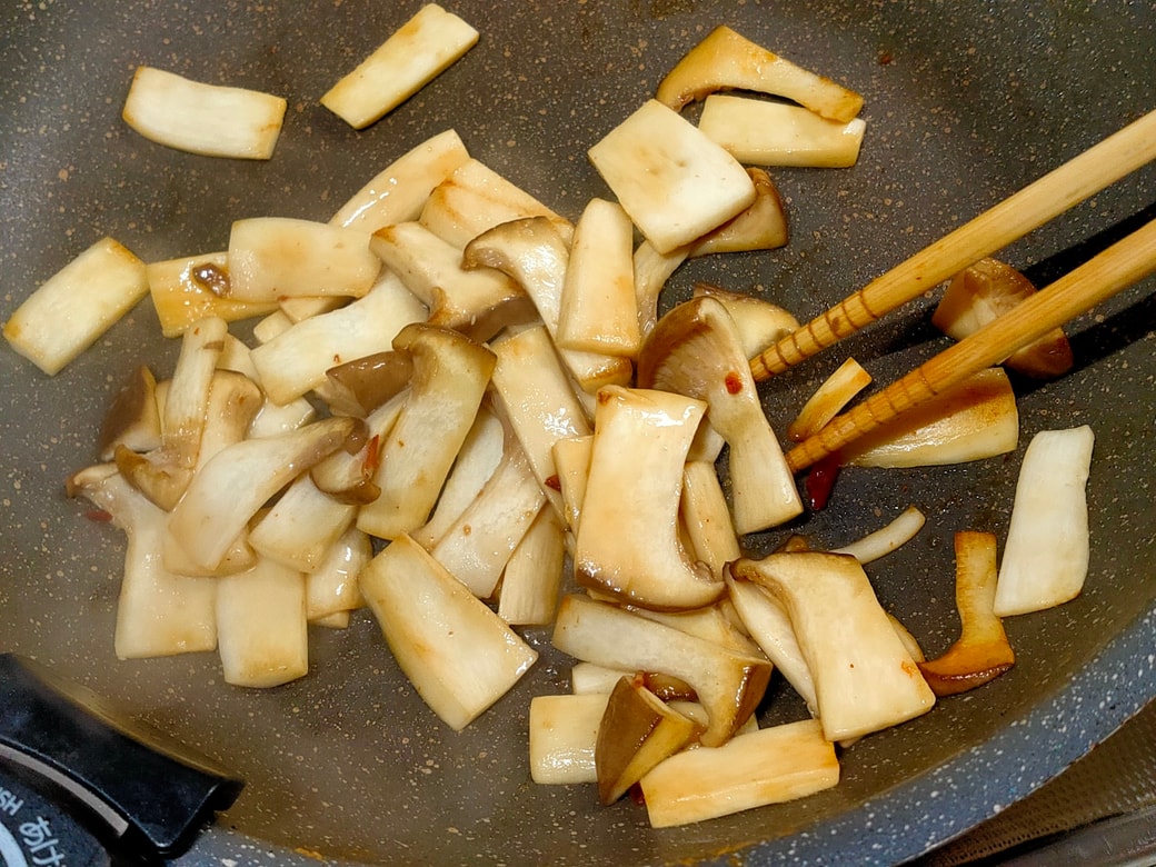 エリンギと卵の中華炒め