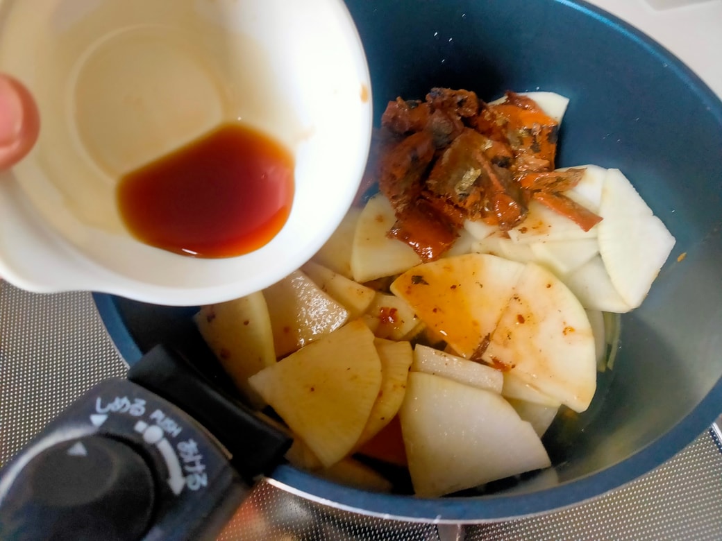 さんま缶と大根の煮物