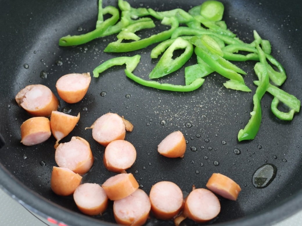 子どものお昼ごはんにぴったり！　「ウインナーおにぎり」と絶妙マッチする野菜とは