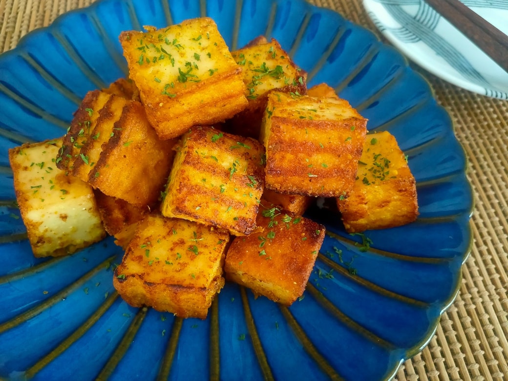 厚揚げのカリカリカレーチーズ焼き