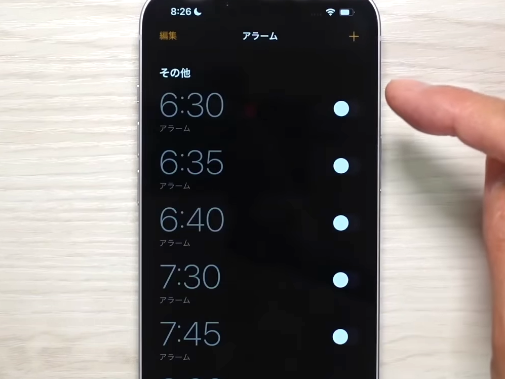 iPhoneのアラーム設定している画面