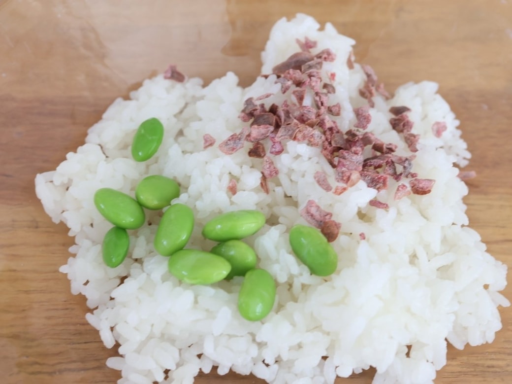 この手があった！普通の「枝豆おにぎり」に加えるとさらにおいしくなる懐かしい具材とは