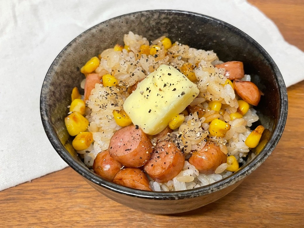 コーンとウィンナーの焦がし醤油ご飯