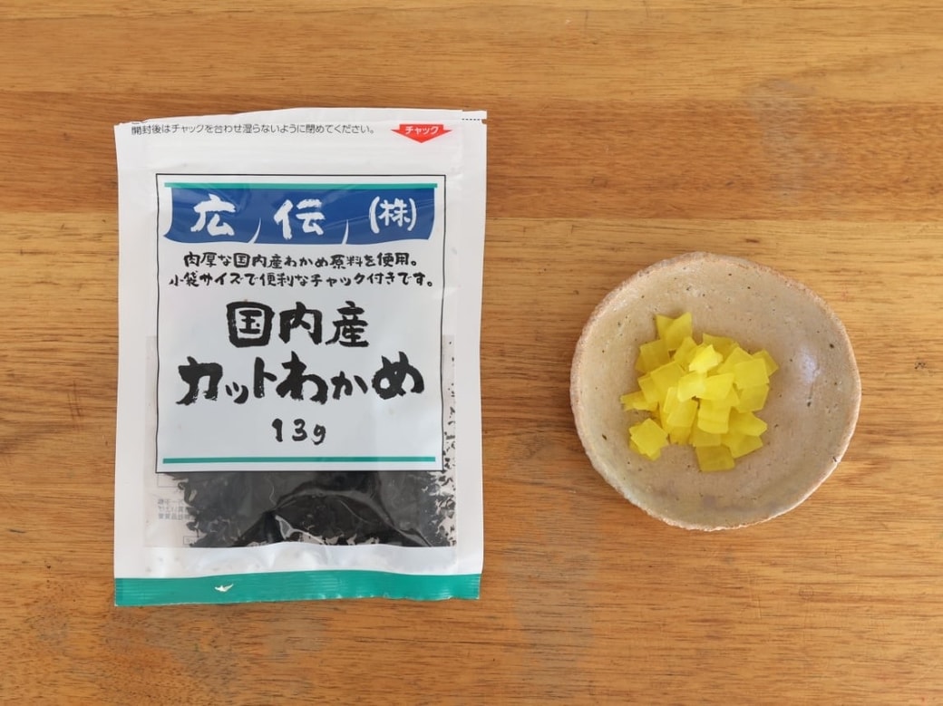 ３分で給食の味！炊き込み不要の「わかめごはん」でつくる懐かしさあふれる“おにぎり”