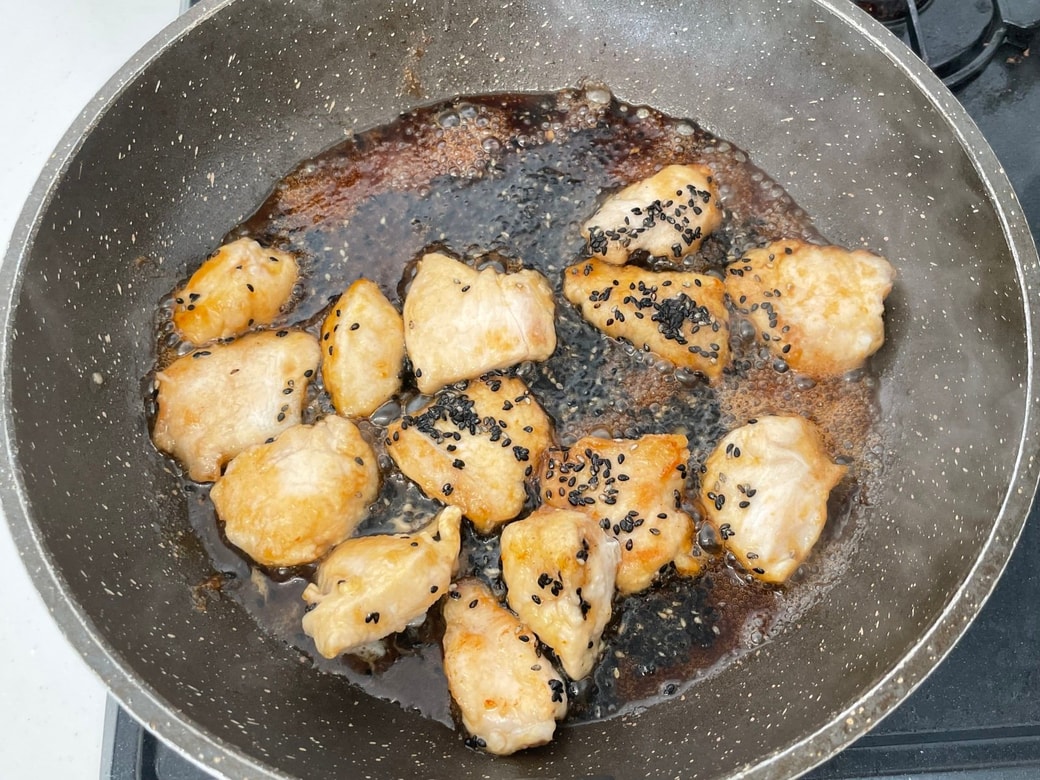 鶏むね肉のゴマ照り焼き