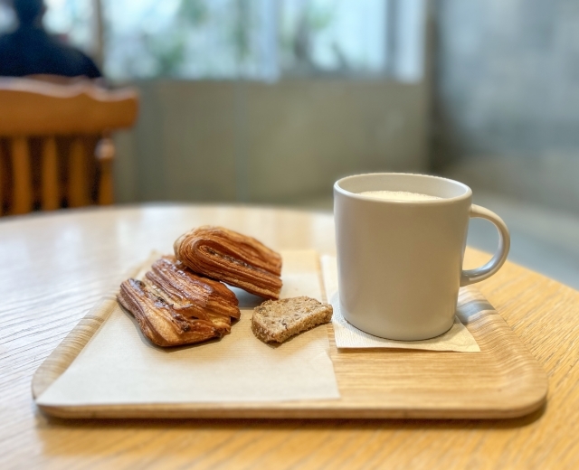 甘い飲み物とお菓子から低糖質のものに変更