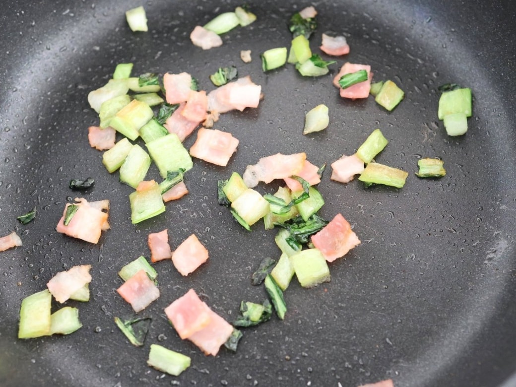 野菜不足解消おにぎり！「ベーコン」と合わせておいしい今が旬の葉野菜とは