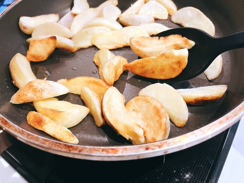 フライドポテトに焼き目を付ける