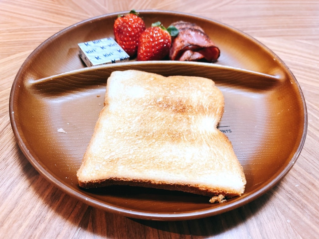 火曜日の朝食（パンメイン）