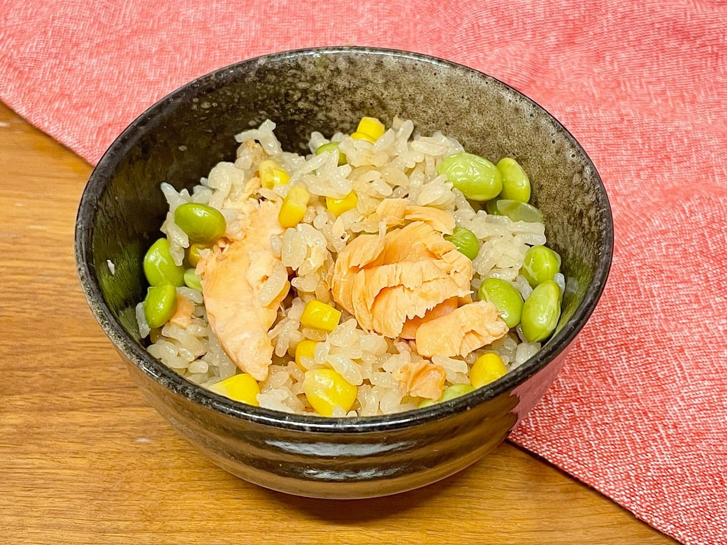 鮭と枝豆の彩り炊き込みご飯