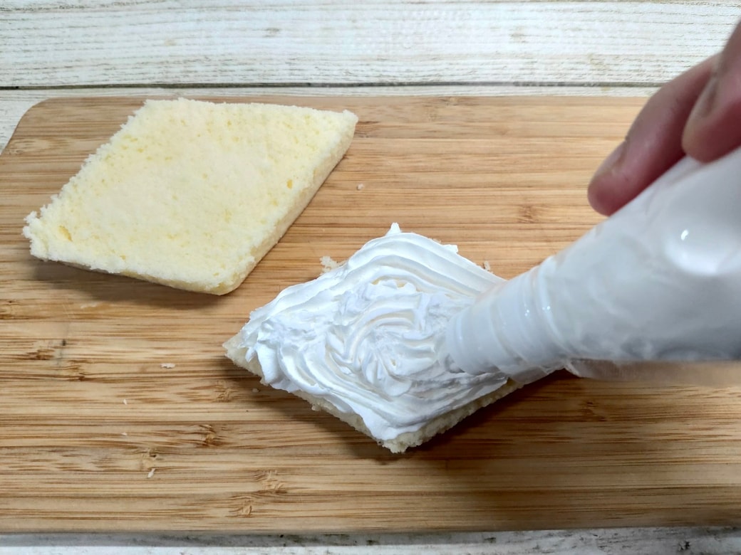 菓子パンで作るひな祭りケーキ