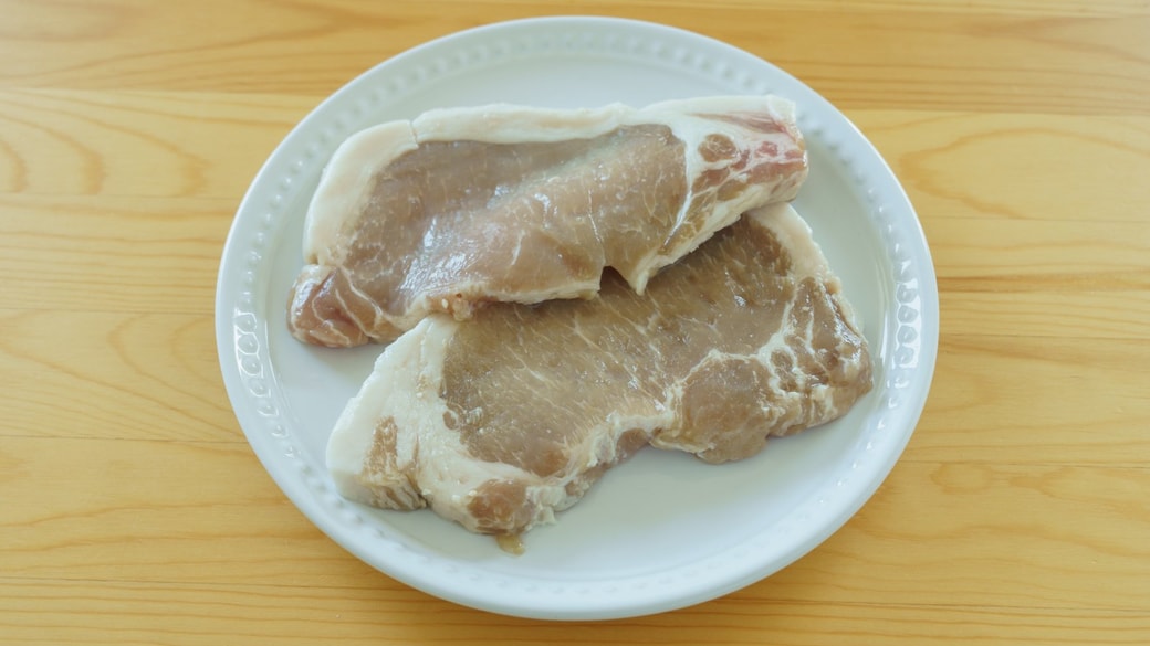 NGその2．酸化して変色したお肉をすぐ使わずに冷凍する。