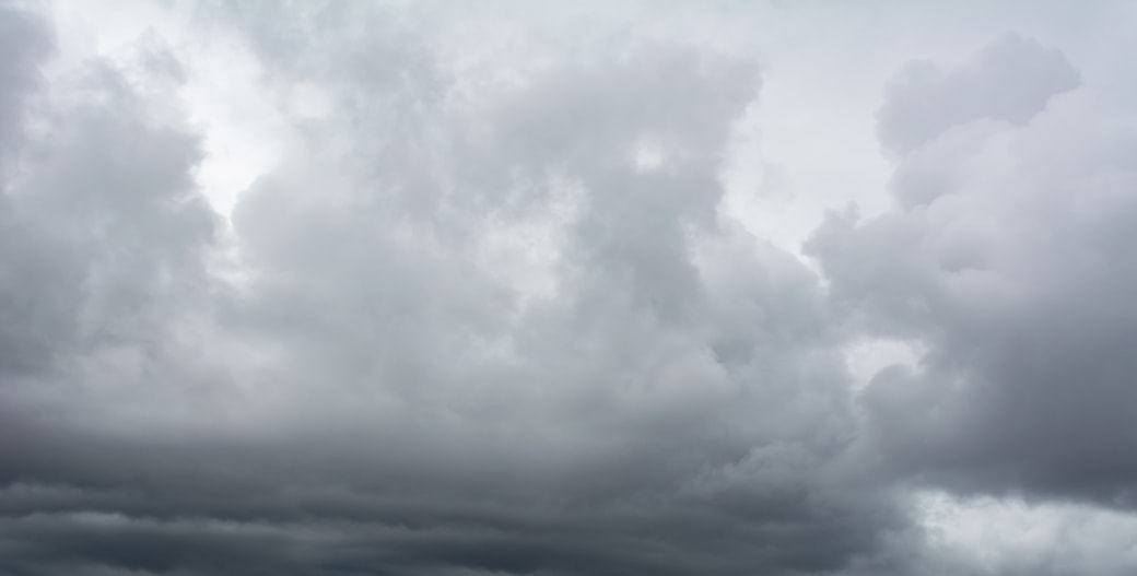 雲が多い天気も要注意