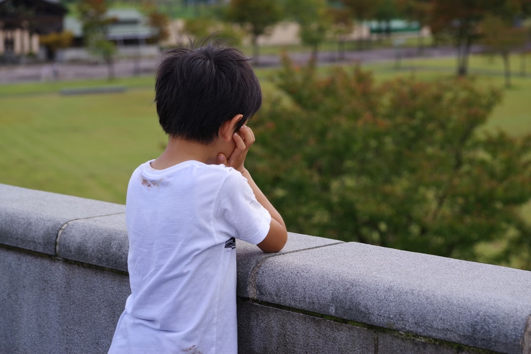 落ち込む子ども