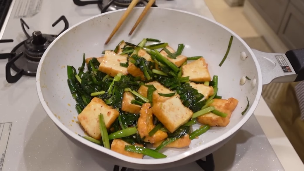 厚揚げとニラのピリ辛味みそめ